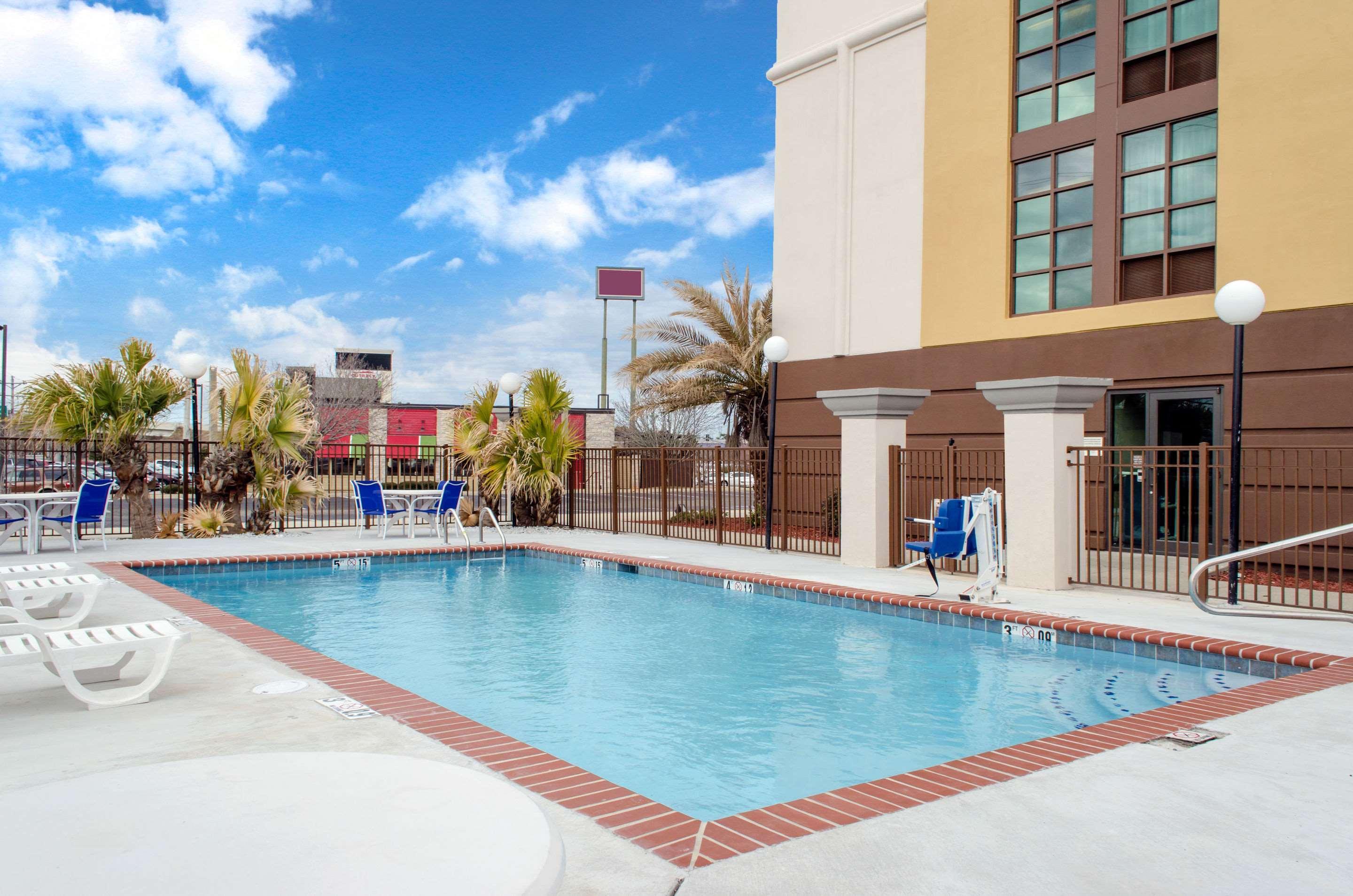 Comfort Inn & Suites Biloxi Exterior foto